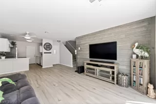 Photo #5: 2392217 Listing