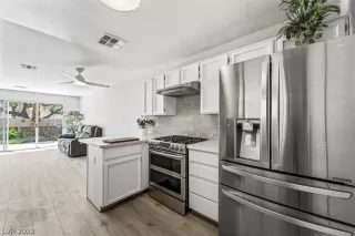 Photo #6: 2392217 Listing