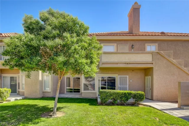 MLS: 2392225 Condo For Sale