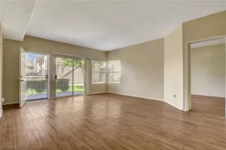 Photo #5: 2392225 Listing 