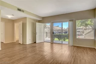 Photo #6: 2392225 Listing 