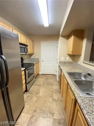 Photo #4: 2392254 Listing