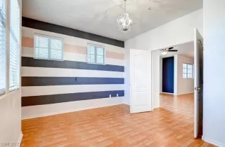 Photo #4: 2392311 Listing