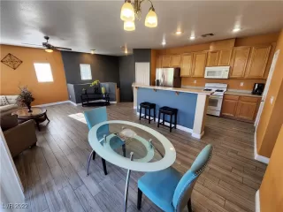 Photo #4: 2392314 Listing 