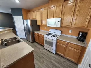 Photo #6: 2392314 Listing 