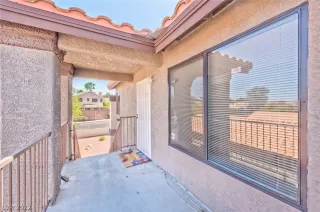 Photo #6: 2392327 Listing