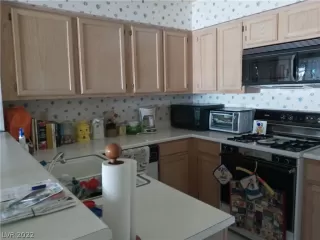 Photo #4: 2392402 Listing