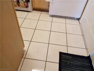 Photo #5: 2392402 Listing