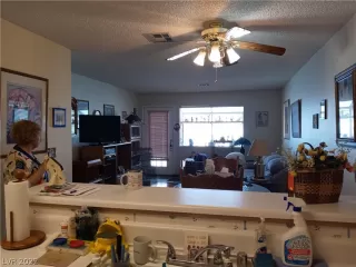 Photo #6: 2392402 Listing