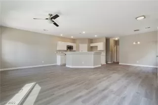 Photo #4: 2392431 Listing 