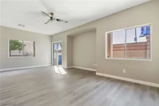 Photo #6: 2392431 Listing 