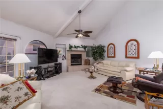Photo #4: 2392450 Listing 