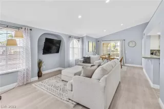 Photo #4: 2392452 Listing