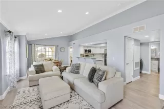 Photo #5: 2392452 Listing