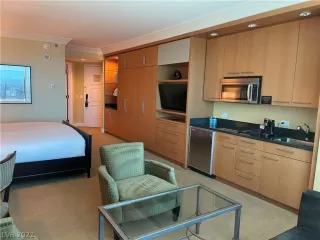 Photo #4: 2392478 Listing 