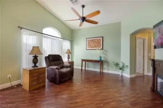 Photo #4: 2392498 Listing