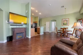 Photo #5: 2392498 Listing