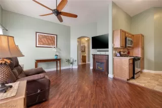 Photo #6: 2392498 Listing