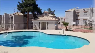 Photo #4: 2392502 Listing