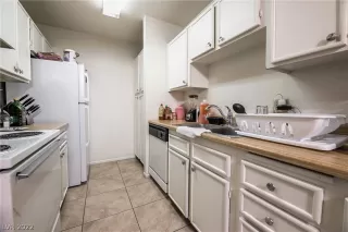 Photo #3: 2392505 Listing