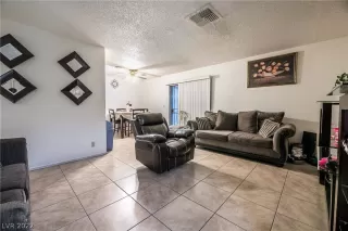 Photo #5: 2392505 Listing