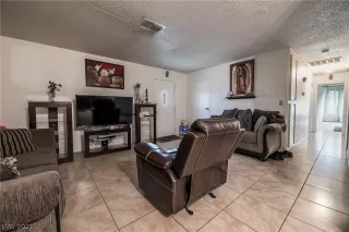 Photo #6: 2392505 Listing