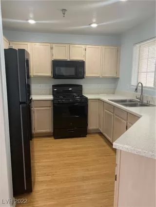 Photo #3: 2392520 Listing 