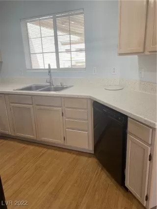 Photo #4: 2392520 Listing 