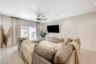 Photo #2: 2392537 Listing 