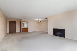 Photo #3: 2392566 Listing