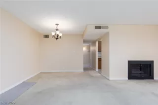 Photo #4: 2392566 Listing