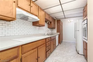 Photo #5: 2392566 Listing