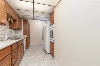 Photo #6: 2392566 Listing