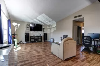 Photo #3: 2392597 Listing