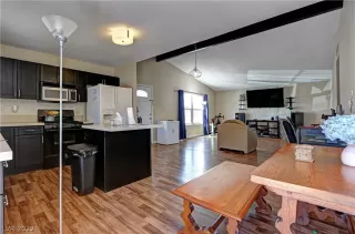 Photo #4: 2392597 Listing