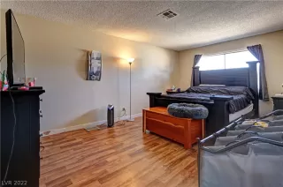 Photo #6: 2392597 Listing