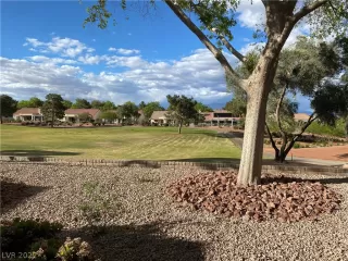 Photo #4: 2392642 Listing 