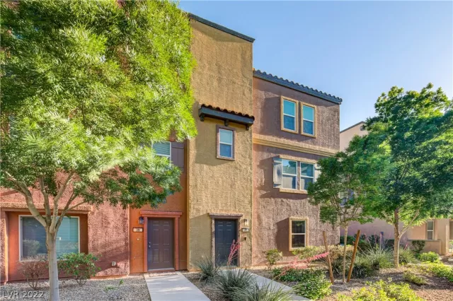 MLS: 2392662 Condo For Sale