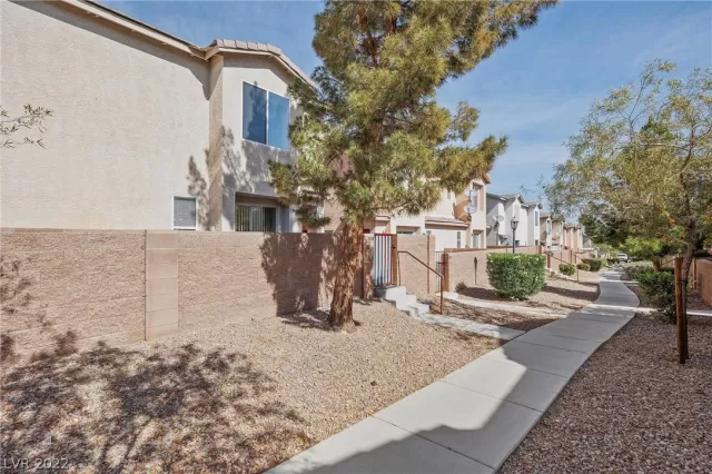 MLS: 2392682 Condo For Sale