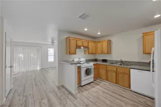 Photo #5: 2392682 Listing 