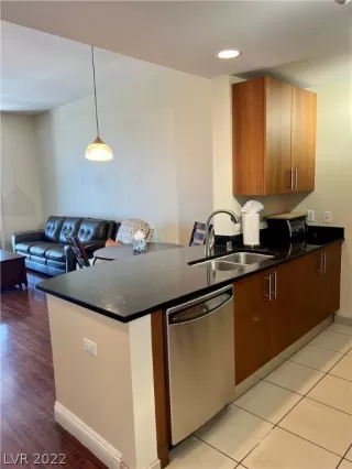 Photo #3: 2392691 Listing 