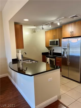 Photo #4: 2392691 Listing 