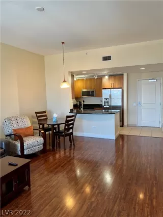 Photo #5: 2392691 Listing 