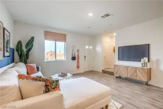 Photo #3: 2392698 Listing 