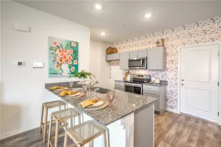 Photo #6: 2392698 Listing 