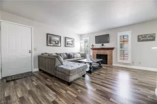 Photo #3: 2392720 Listing 