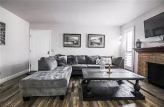 Photo #4: 2392720 Listing 