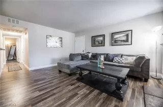 Photo #5: 2392720 Listing 