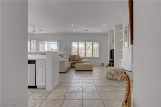 Photo #2: 2392745 Listing