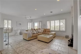 Photo #5: 2392745 Listing